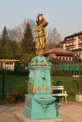 Vodnjak v zdraviliškem parku v Šmarjeških Toplicah